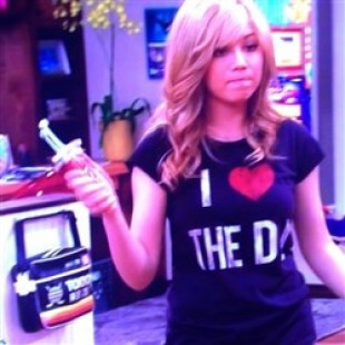 Jennette McCurdy Wears An Obscene T-Shirt On ‘iCarly’