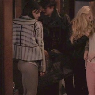 Emma Watson Shows Off Her Ass In Tights