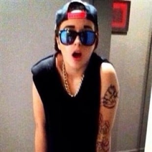 Katy Perry Dresses As Justin Bieber