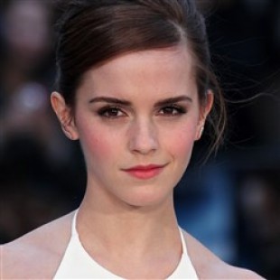 Emma Watson Slits It Up At London Premiere Of ‘Noah’