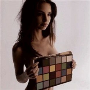 New Emily Ratajkowski Nude GIF Is Epic