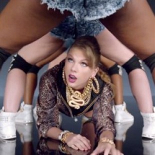Taylor Swift Interracial Porn Captions - Taylor Swift's X-Rated 'Shake It Off' Music Video