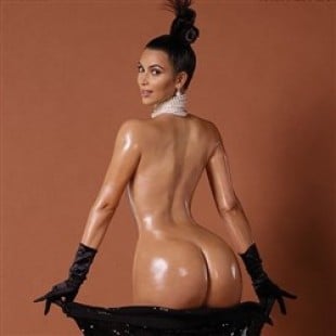 Kim Kardashian Shows Her Bare Ass