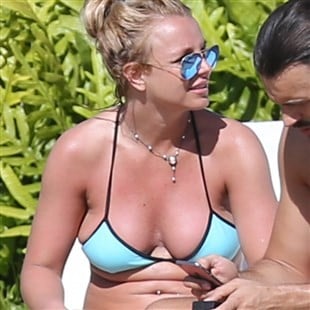 Britney Spears Bikini Beach Candids From Hawaii