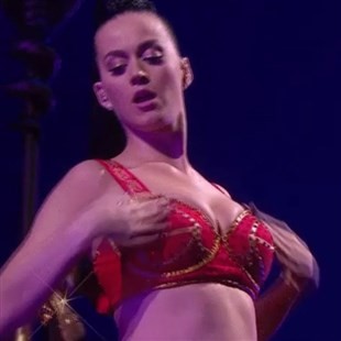 Katy Perry Jiggles Her Boobs On Video
