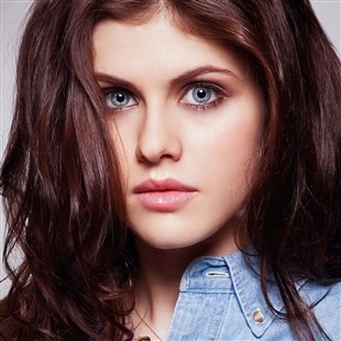 Alexandra Daddario’s Hottest Moments Video