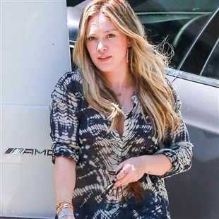 Hilary Duff Begging To Get Fingered