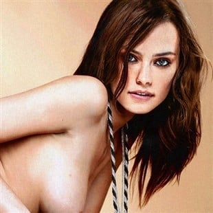 Daisy Ridley Poses Completely Nude