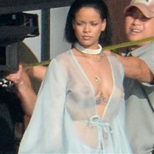 Rihanna Shows Her Tits And Ass On The Set Of Her New Porno