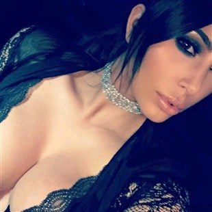 Kim Kardashian Flaunts Her Big Tits On Snapchat