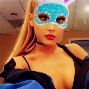 Ariana Grande Bra Striptease Snapchat Video