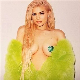 Kylie Jenner Flaunts Her Tits And Ass In Leaked 2017 Calendar Pics