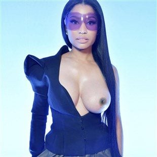 Nicki Minaj Photographed With Her Tit Hanging Out