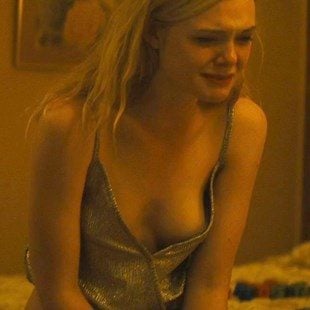 Ellie Fanning Nude