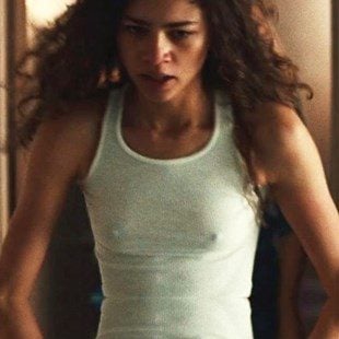 Sexy Zendaya Flashes Her Nude Tit For Vogue Magazine