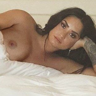 Lovato nackt dem Demi Lovato