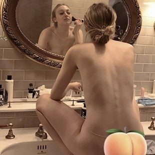 Dakota Fanning Puts Her Naked Ass In A Sink