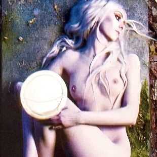 Reckless nude pretty singer Taylor Momsen