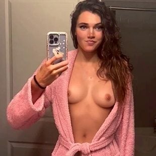 Alexis Lete Nude Selfie Photos Released