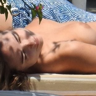 Kimberley Garner Nude Sunbathing Photos Released
