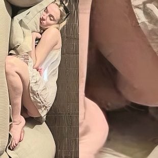 Sophie Turner Airs Out Her Nude Pussy Lips