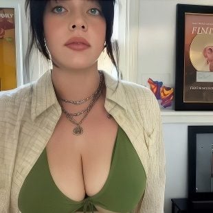 Billie Eilish Bounces Her Boobs And Matches Her Bra And Panties