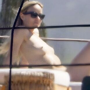Olivia Wilde’s Offensive Nude Sunbathing